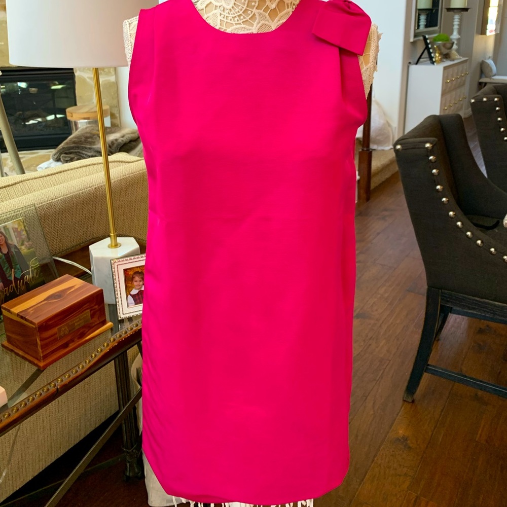 Perfect hot pink shift dress with bow detail on shoulder. Size 6, EUC